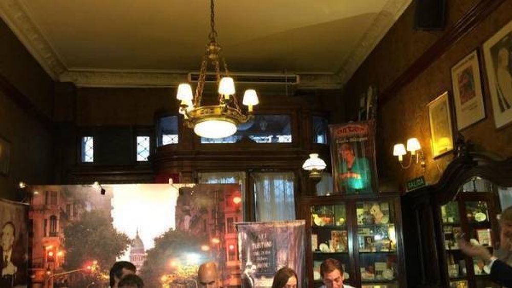 Larreta arranc� el d�a con un desayuno en el Tortoni