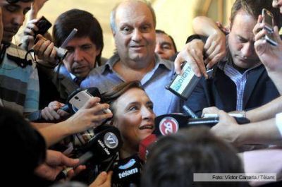 Gabriela Michetti emiti� su voto acompa�ada por Lombardi, Montenegro, Chain y Pinedo