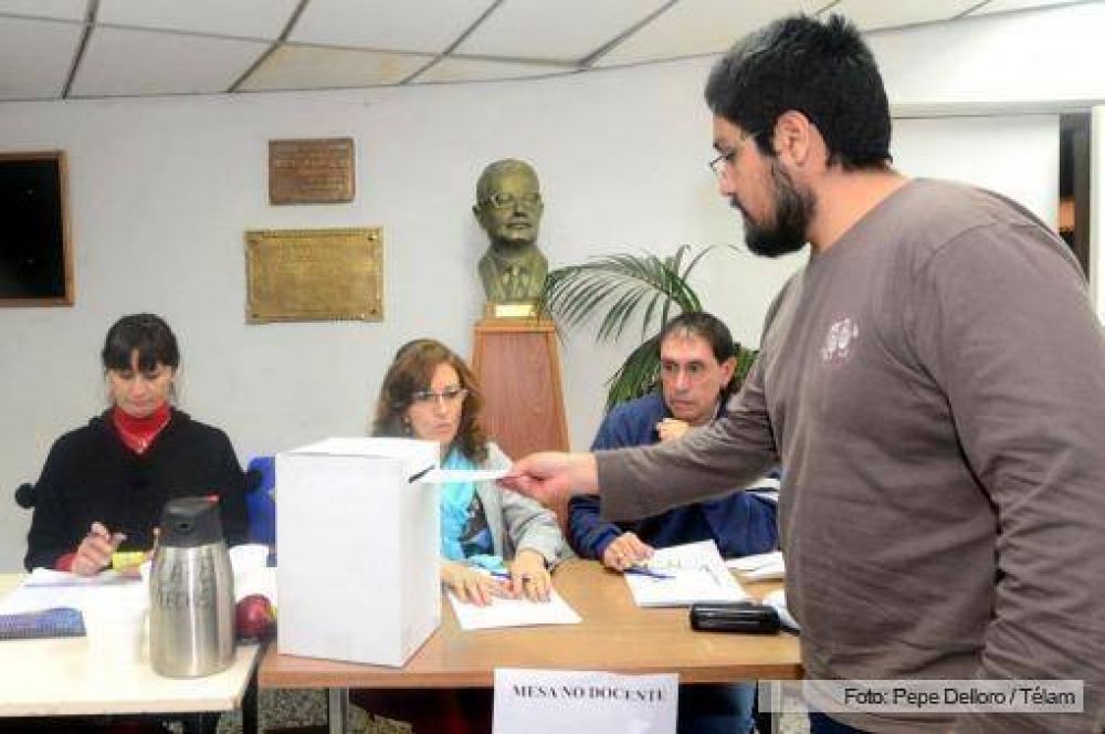 Pese a la bruma de las cenizas en varios distritos, Neuqu�n elige gobernador con normalidad