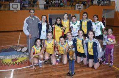 Centro Deportivo Municipal dio la vuelta en casa