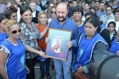 Insfr�n dijo que tiene espalda ancha para soportar la difamaci�n y las injurias de la oposici�n. 