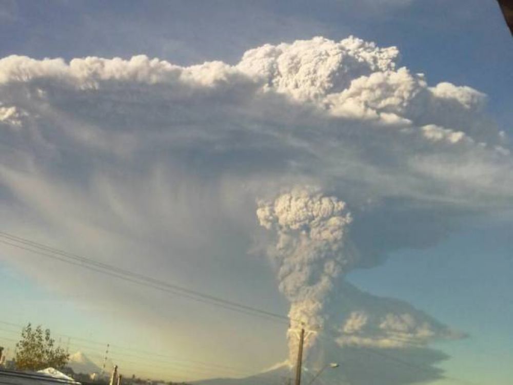 Experta chilena seala que erupcin podra durar semanas o meses