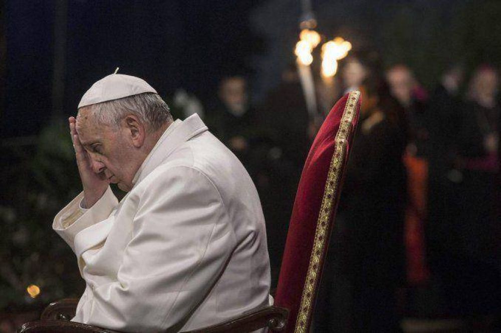 El Papa rez en la plaza de San Pedro por las vctimas del terremoto en Nepal