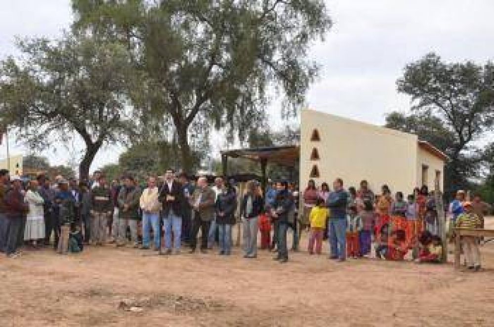 El Estado inaugur� 60 m�dulos habitacionales para familias abor�genes de Misi�n San Patricio.