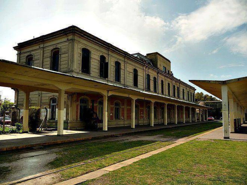 La Estaci�n Meridiano V cumple 105 a�os y sue�a con el regreso del tren