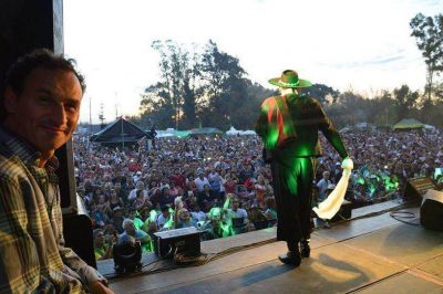 Etcheverry tuvo su celebraci�n y Bruera la foto con el Chaque�o Palavecino