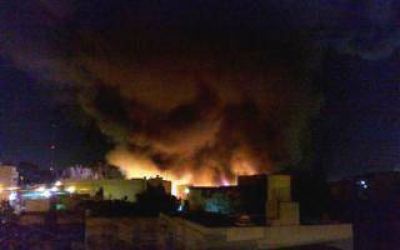 Lan�s: Controlan incendio de grandes magnitudes en dep�sito de pl�sticos