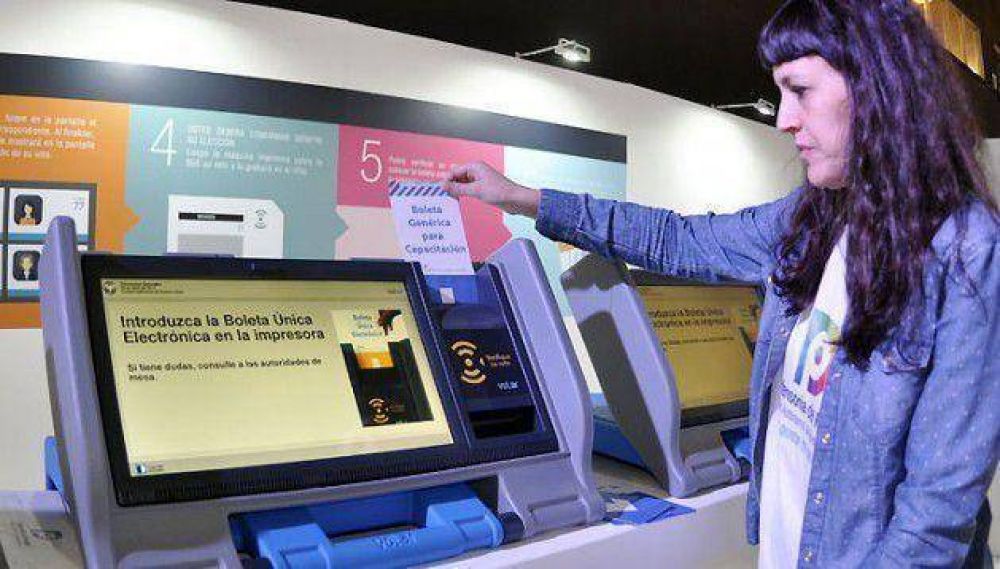 Participaron 300 mil porte�os del simulacro del voto electr�nico