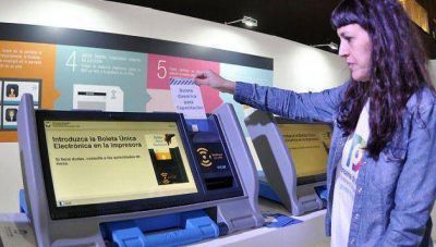 Participaron 300 mil porte�os del simulacro del voto electr�nico