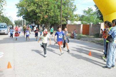 Gran cantidad de ni�os participaron de la II Marcha Infanto-Juvenil organizada por la comuna de la Capital