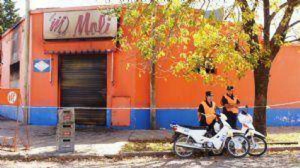 Los locales de Naldo Lombardi y Super Moli con custodia policial
