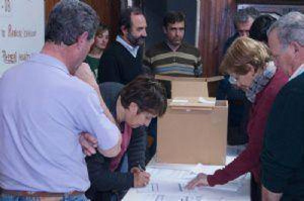 El radicalismo podr�a ir a las PASO con varias listas a nivel local
