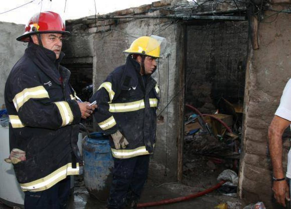 Se incendi� su casa, ella estaba adentro y m�s tarde muri� por las quemaduras