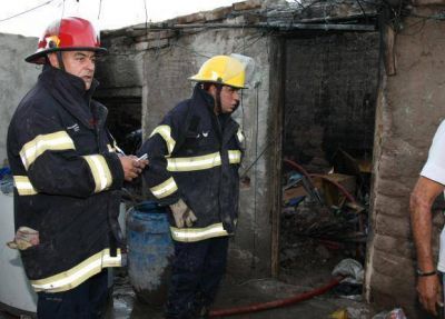 Se incendi� su casa, ella estaba adentro y m�s tarde muri� por las quemaduras