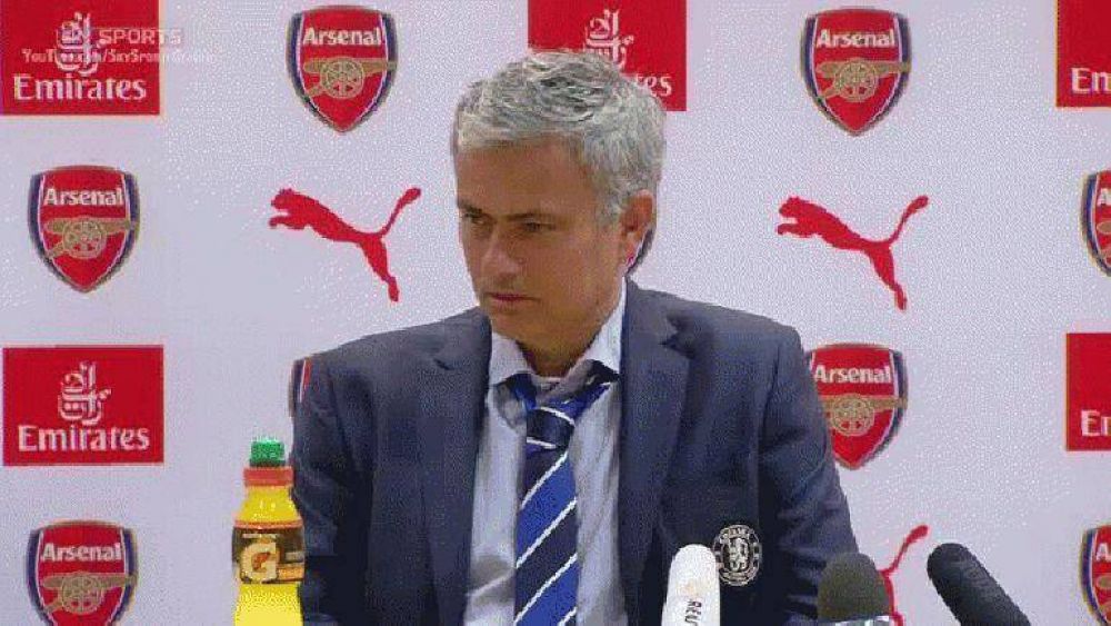 Mourinho en su estado m�s puro: los hinchas rivales lo provocaron con c�micos cantos y �l respondi� de forma filosa