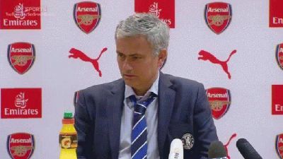 Mourinho en su estado m�s puro: los hinchas rivales lo provocaron con c�micos cantos y �l respondi� de forma filosa