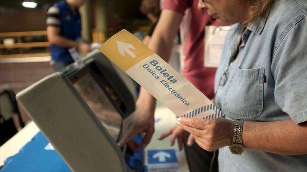 M�s de 300 mil porte�os probaron ayer el voto electr�nico