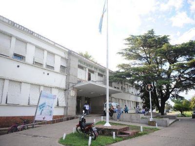 Un adolescente recibi� un tiro en la pierna y termin� internado en el Hospital Eva Per�n
