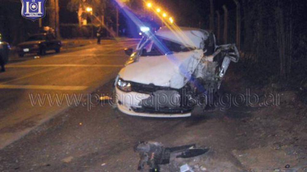 Fatal accidente entre un auto y un colectivo en Cerrillos