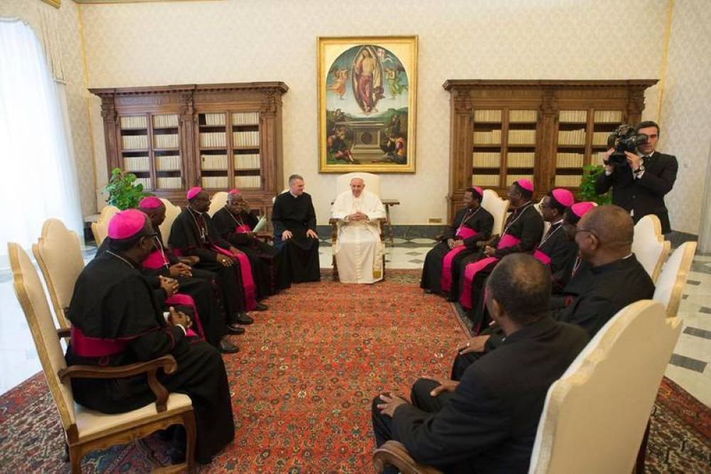 El Papa: defender el frágil patrimonio del diálogo con el islam