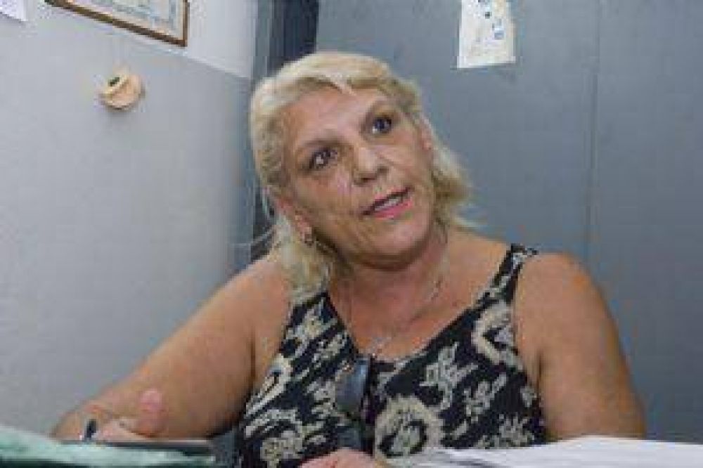 Bochorno de Educaci�n: don� 2 combis pero nadie las puede usar