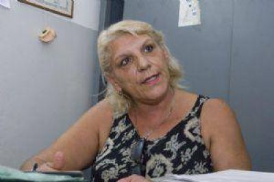 Bochorno de Educaci�n: don� 2 combis pero nadie las puede usar