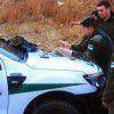 Huy� de los gendarmes y al detenerlo le hallaron envoltorios con marihuana