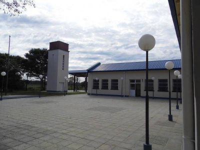 El Gobernador Insfr�n inaugura hoy importante paquete de obras educativas en la comunidad rural de Presidente Yrigoyen