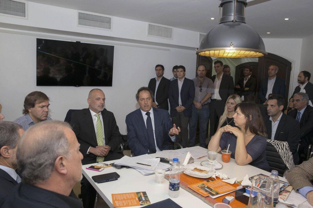 Scioli se reuni� con Buzzi