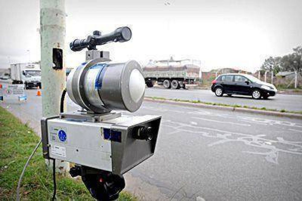 Inician controles de velocidad en avenidas con radares móviles