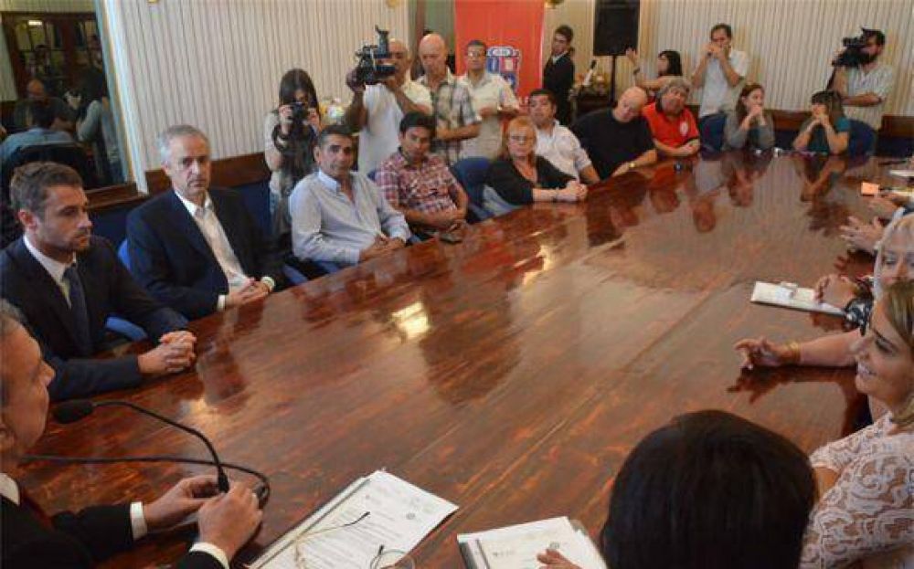 Anuncian que el aumento salarial para los municipales ser� del 20%