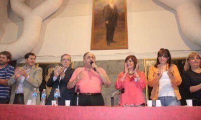 El Congreso de la UCR aprob� la Alianza con el juecismo y el PRO