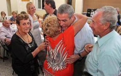 Ferraresi celebr� aniversarios de centros de jubilados en Avellaneda