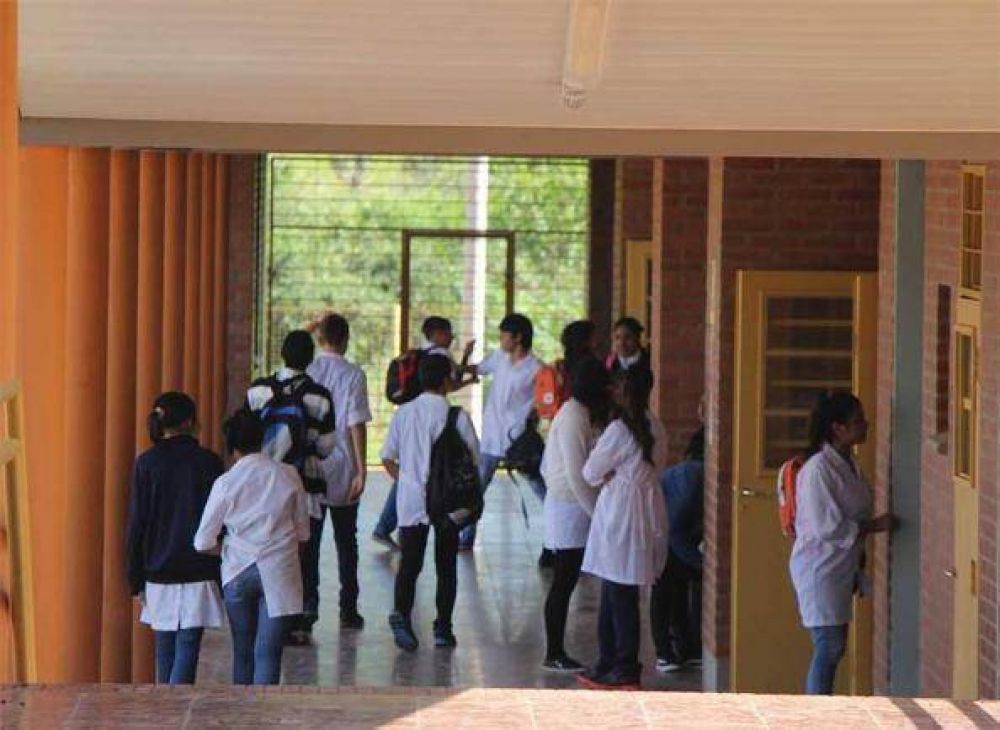 Docentes misioneros pagan serenos para que custodien las escuelas