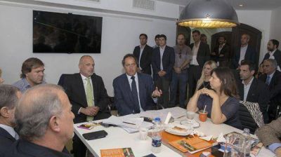 Scioli ratific� su apoyo a la reelecci�n de Buzzi