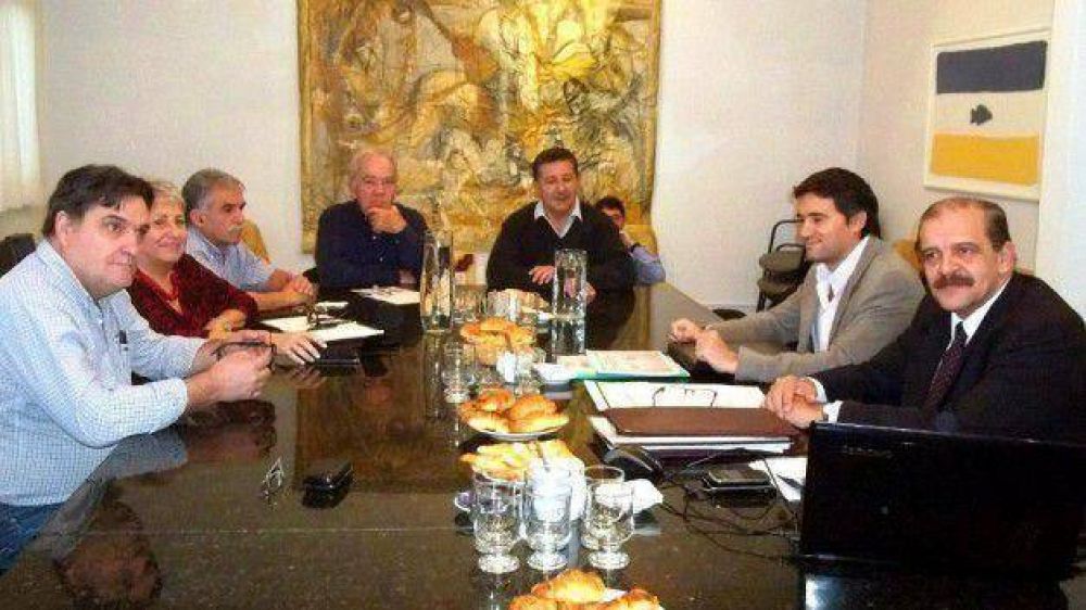 El Gobierno Provincial acord� trabajo conjunto para instalar un sistema de videovigilancia en Puerto Madryn