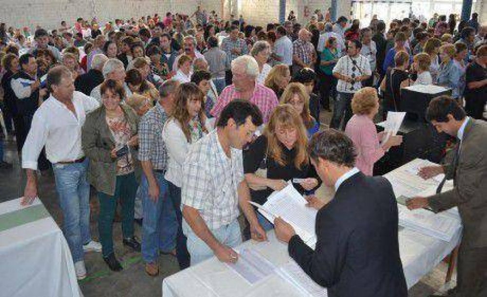 152 escrituras y firmaron 131 nuevos t�tulos de propiedad en Tres Lomas