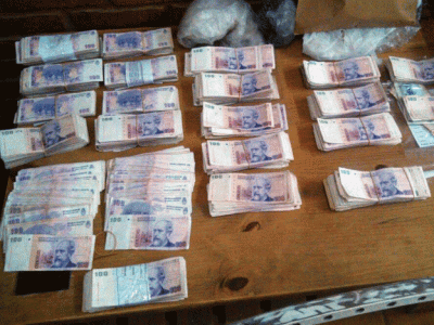 Atraparon a un joven y tres menores de 15 a�os que robaron $40.000 de una mutual en pleno centro