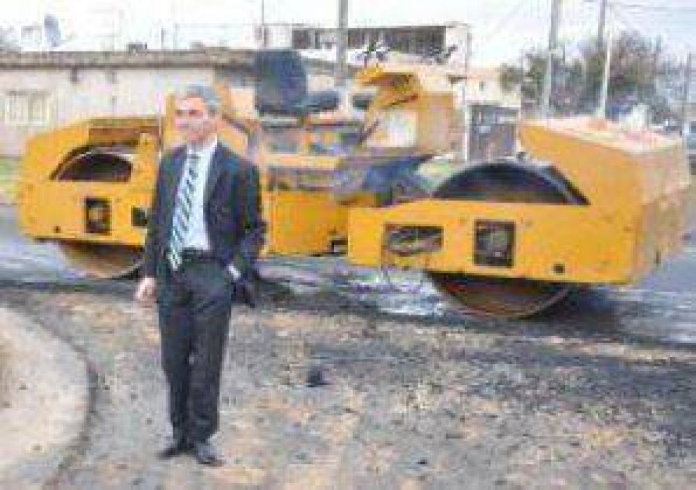 El municipio anunci� la pavimentaci�n de 120 calles en distintos barrios
