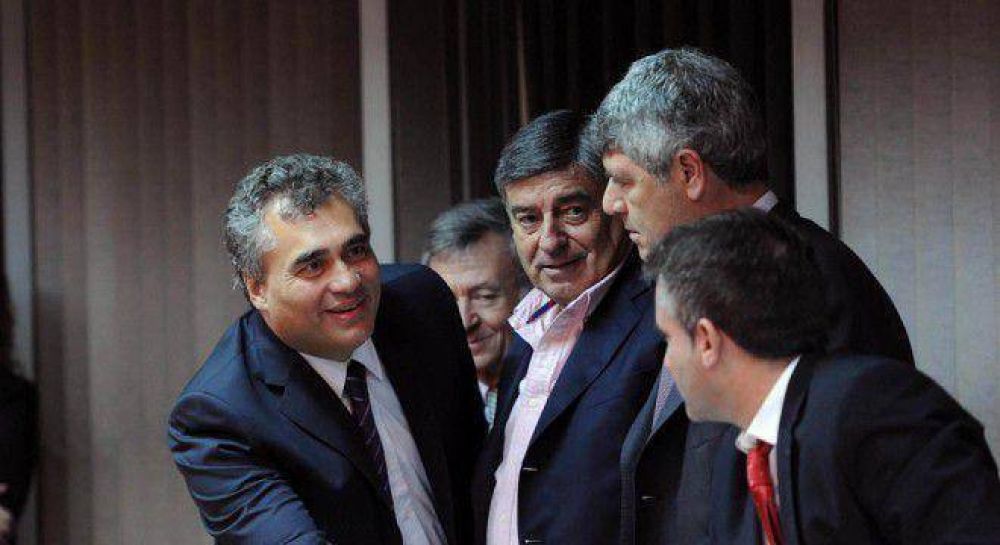 Vanoli admiti� que meti� a su hijo y a su novia a trabajar en el Central