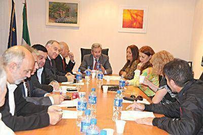 Los integrantes de los comit�s visitaron al c�nsul