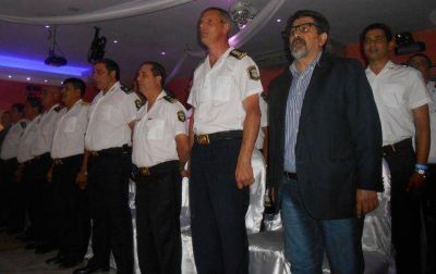 Buscan a 40 polic�as de la Bonaerense que faltan en San Mart�n