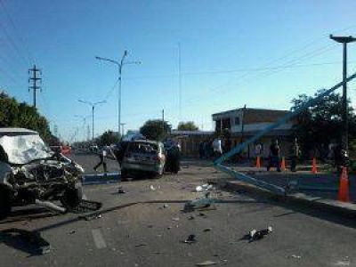 Tres mujeres heridas en espectacular choque m�ltiple en Barranqueras