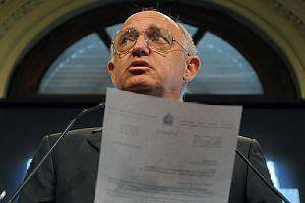 Con fuertes cr�ticas, Timerman renunci� como socio a la AMIA