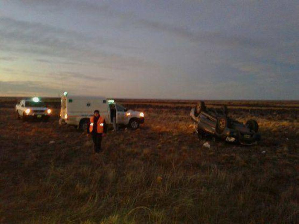 Se encandil�, volcaron y los est�n trasladando al Hospital de R�o Gallegos