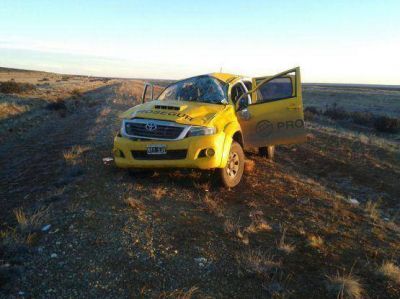 En aparente exceso de velocidad, perdi� el control en la curva y volc�