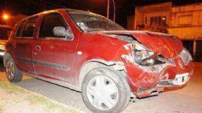 Dos autos chocaron en la esquina de G�emes y Maip�