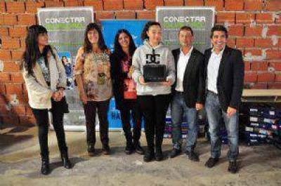 ADELANTO: Entrega de 58 computadoras