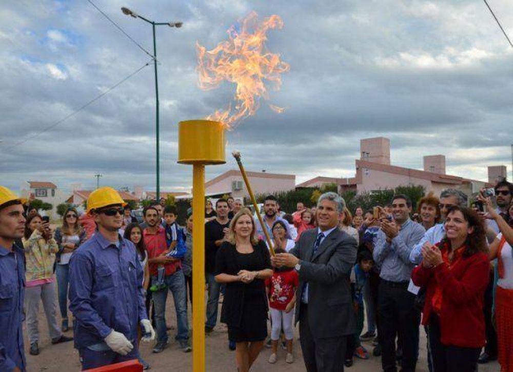Lleg� el gas natural al barrio de 212 Viviendas Productivas