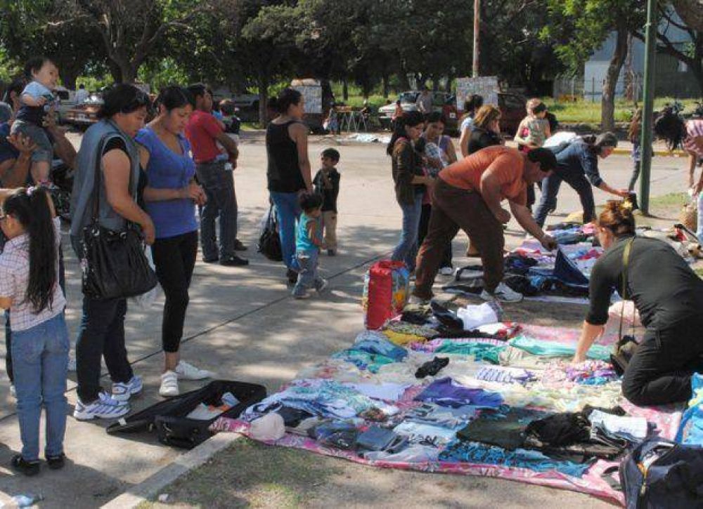 El Municipio quiere sacar la feria del trueque de la avenida Lafinur